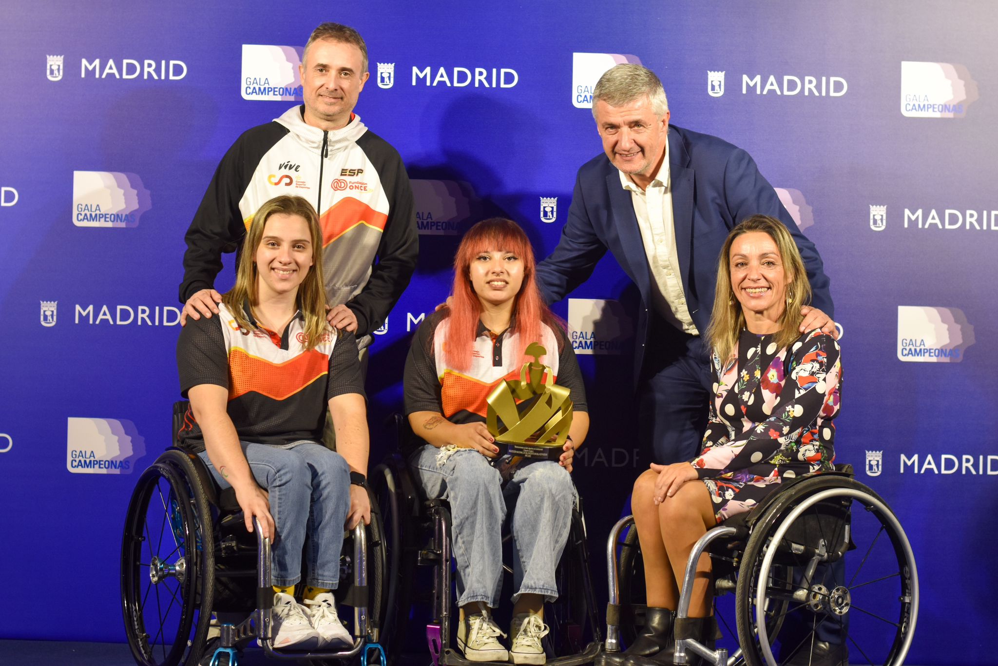 La selección femenina de BSR recibe el premio 'Campeonas' del ayuntamiento de Madrid